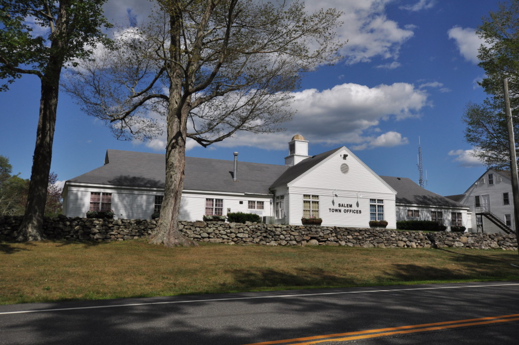 Archive/file photo: Salem municipal building photographed in 2016. Not a photograph of the meeting, project or voting activity described; consult the article for current locations.